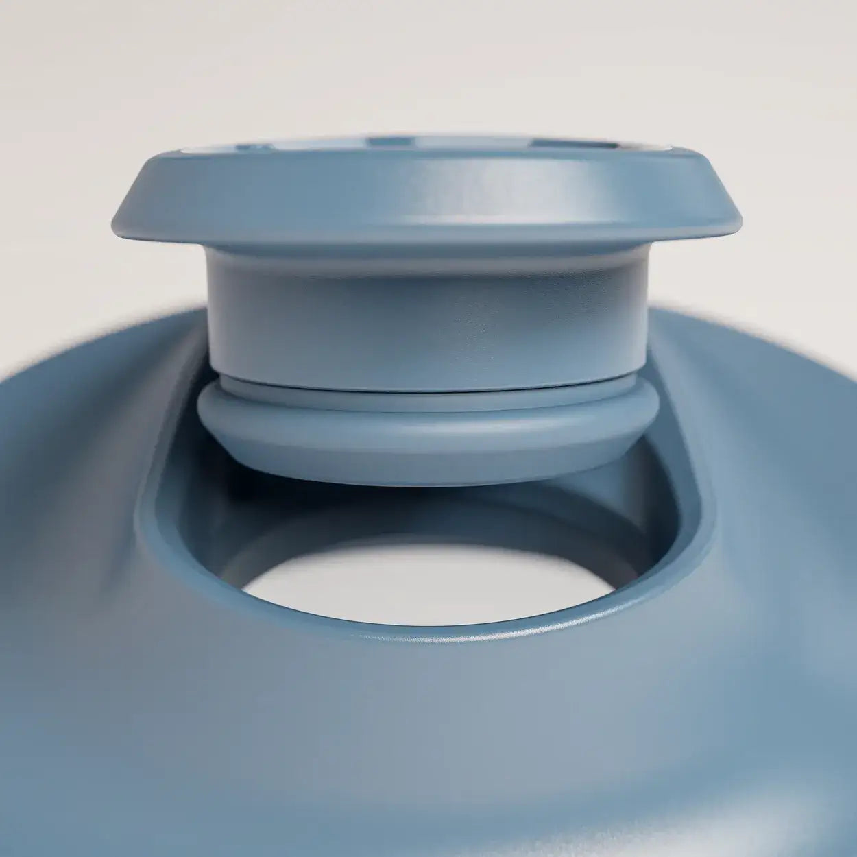 intelligent-cordless-portable-blender-h3 ICB_bottleAssembly_midnightBlue_2_2_MPCloop_edit.webp