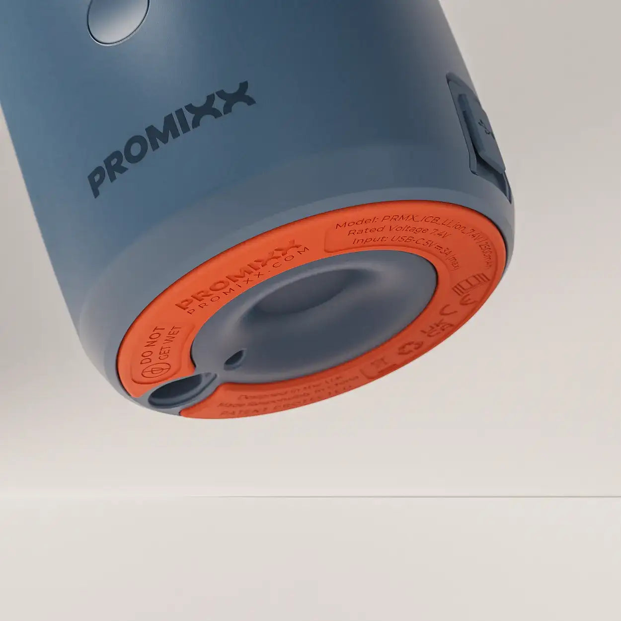 intelligent-cordless-portable-blender-y5 ICB_fullAssembly_midnightBlue_3_3_baseFoot_edit.webp