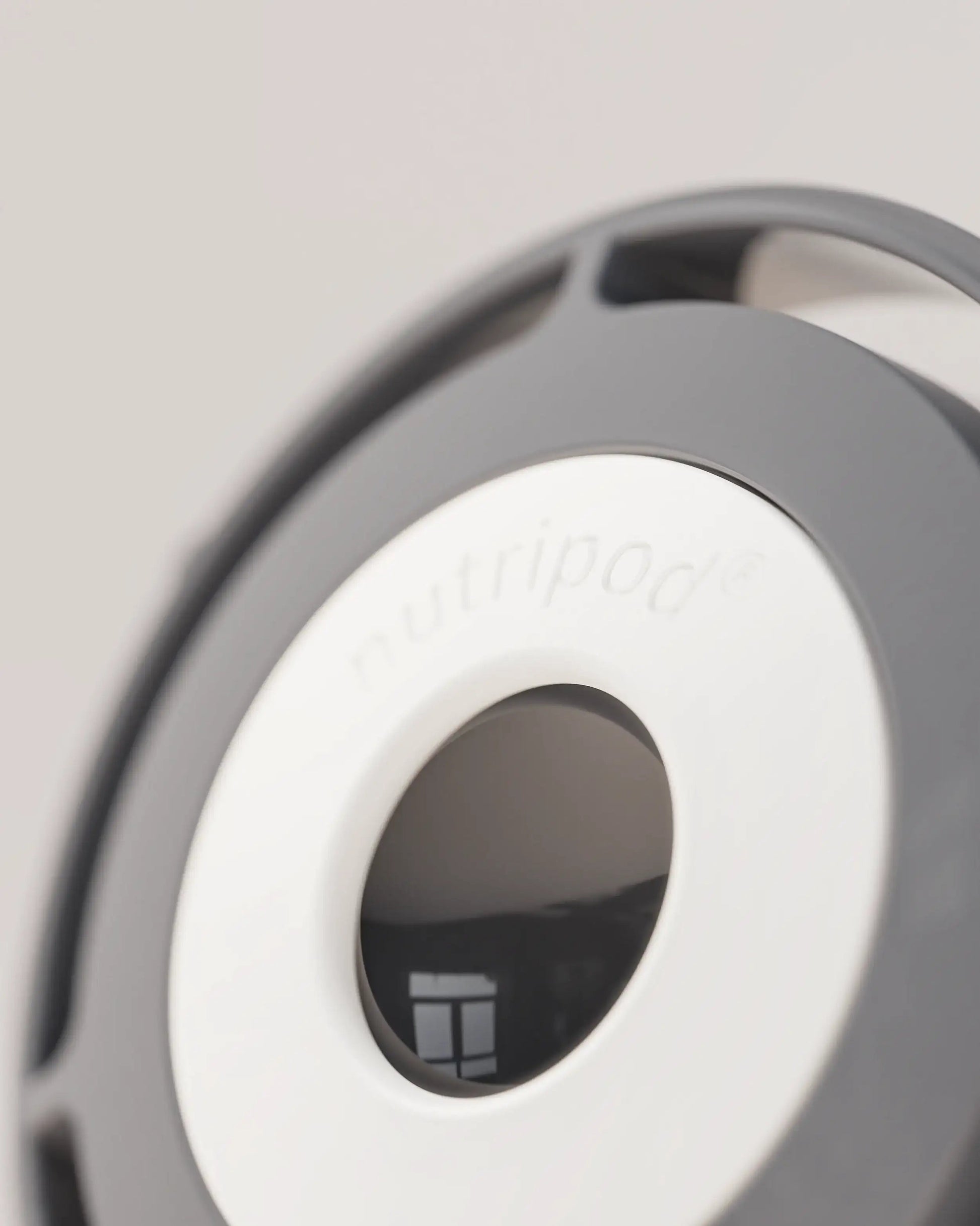 stainless-steel-electric-shaker-bottle-z6 VM_LiPo_3.5-700_v1_stainlessSteel_4x5_4_3_nutripod_EDIT.png