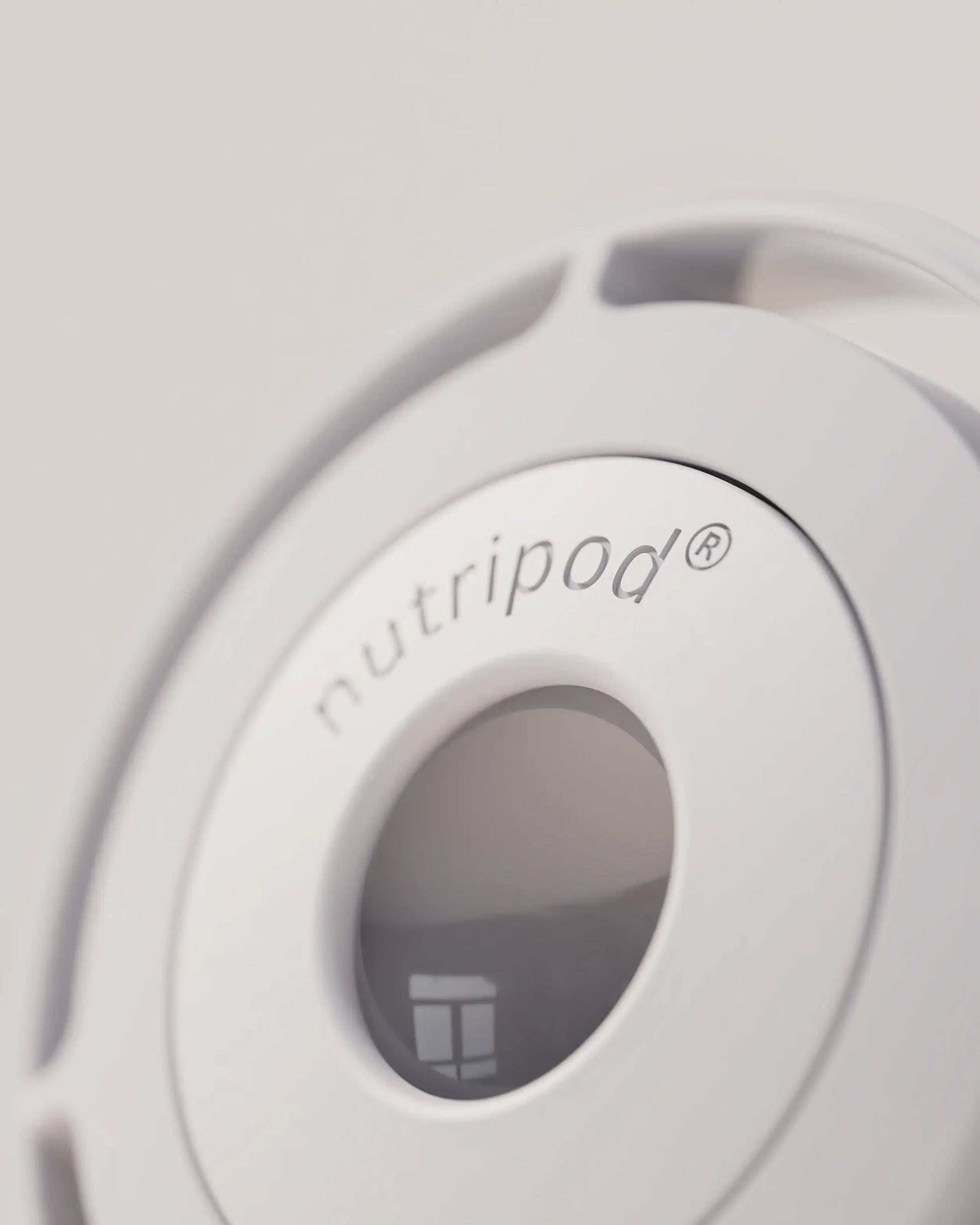 electric-shaker-bottle-w2 VM_LiPo_3.7-700_v1_coolGray_4x5_4_3_nutripod_EDIT.png
