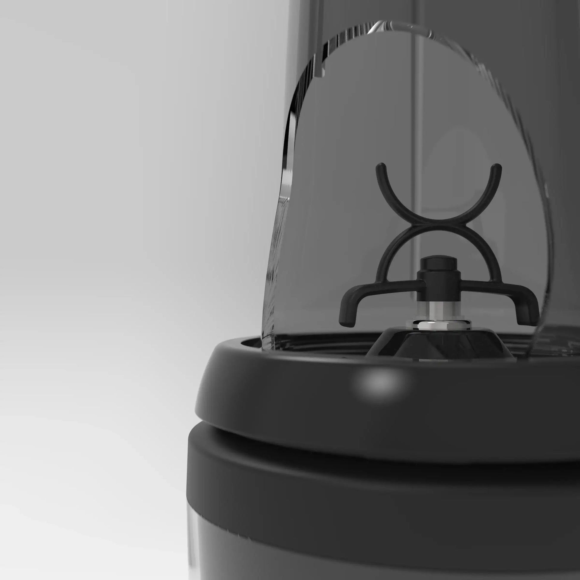 nutrition-and-protein-blender-x3 xblade_cutaway.1660.jpg